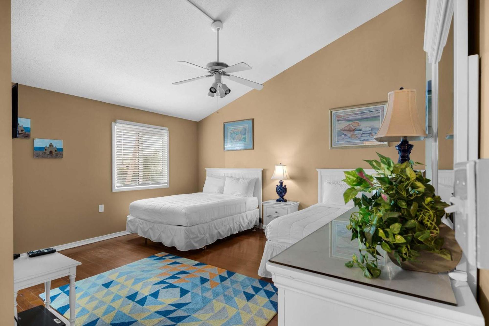 Shoreline Towers Townhouse 4-3 * Destin