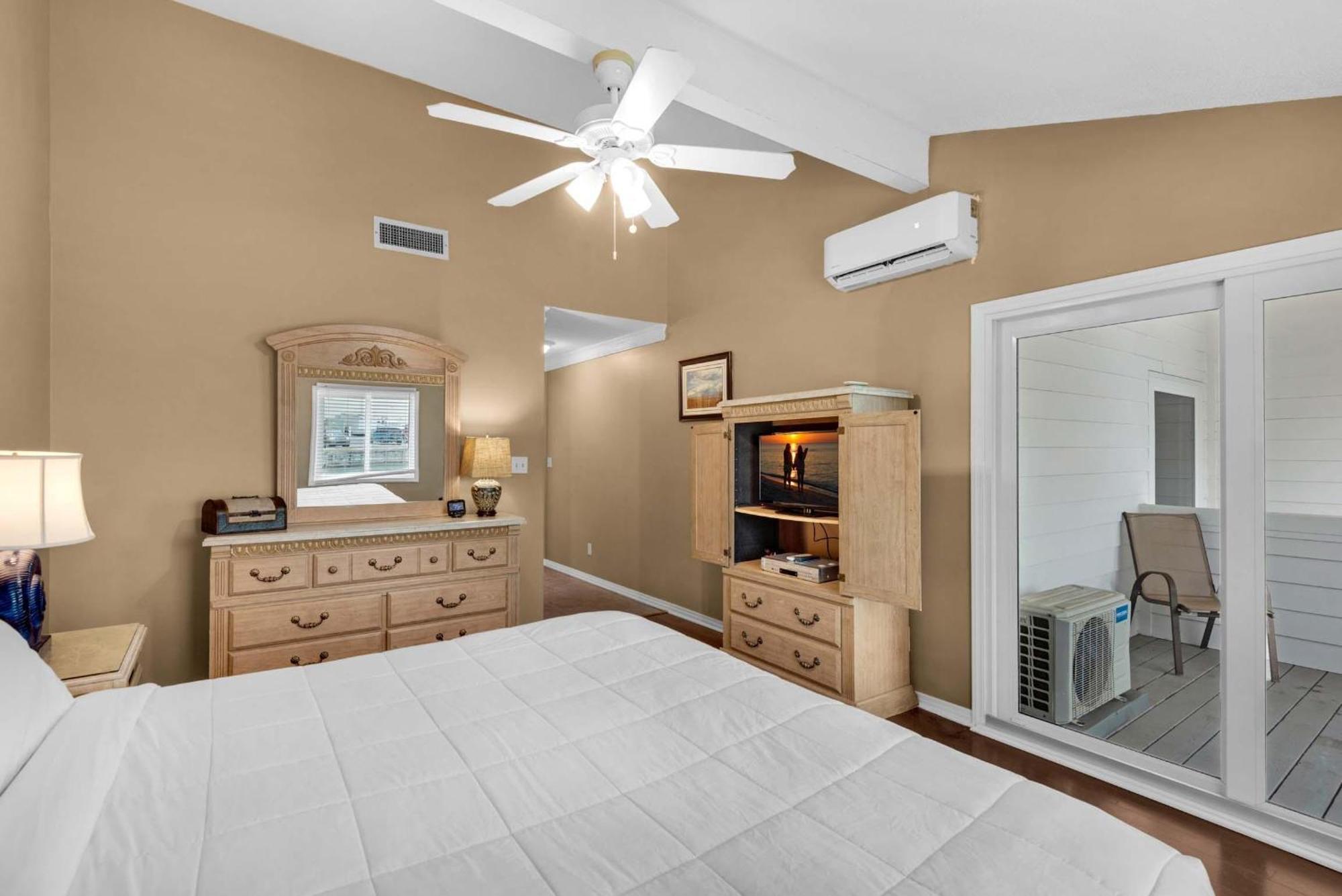 Shoreline Towers Townhouse 4-3