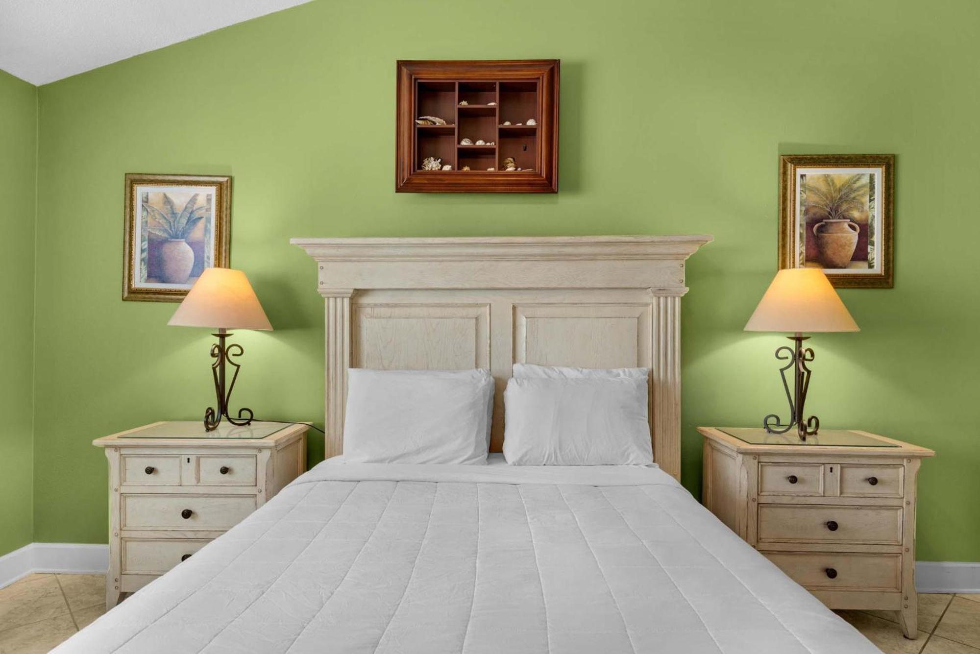 Shoreline Towers Townhouse 4-3 *