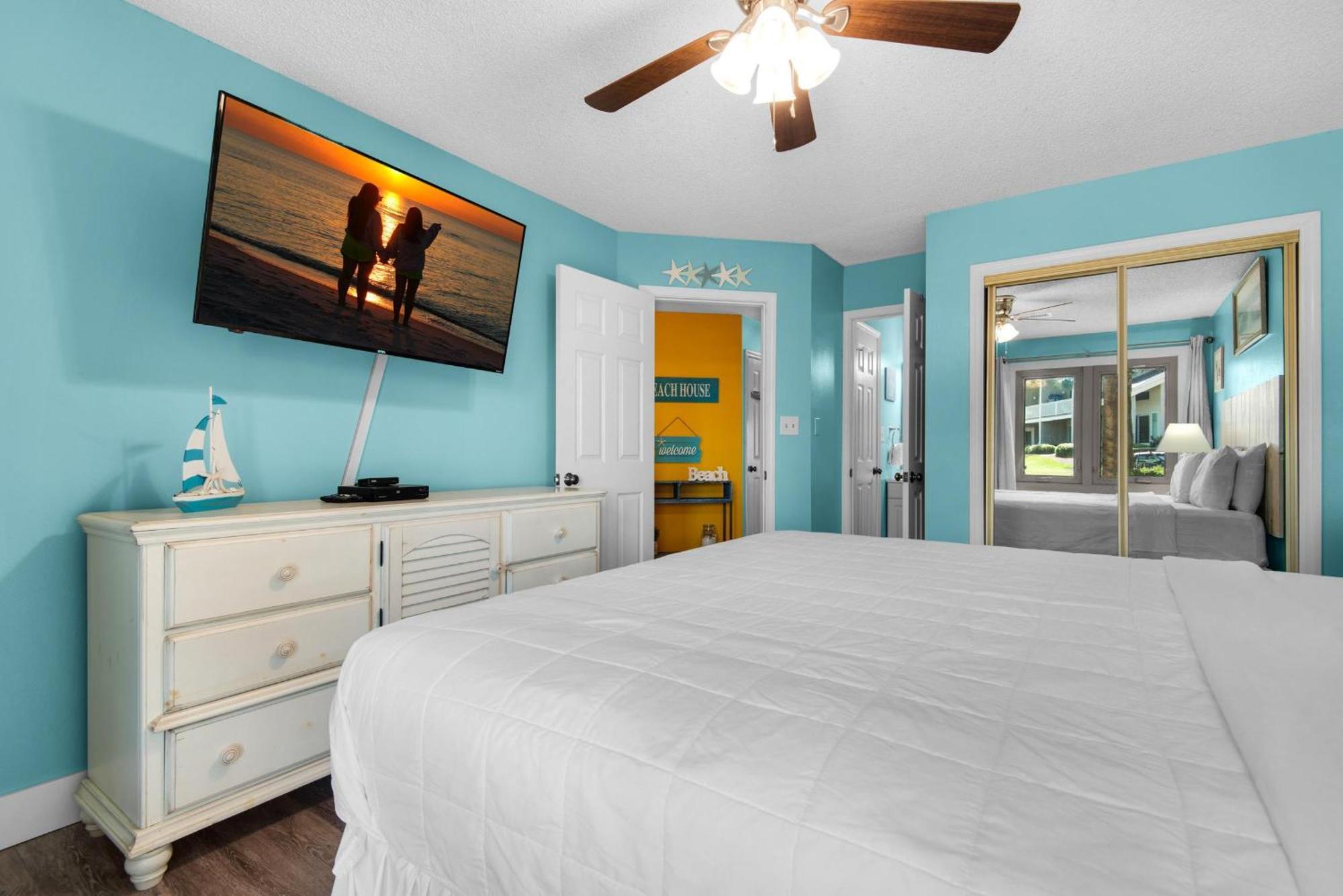 Seascape Lakefront 114- Break Holiday home *