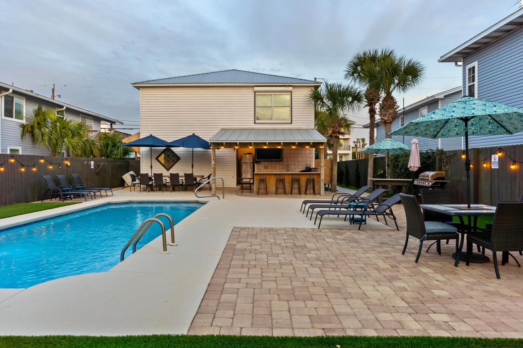 Holiday home Dolphin By Avantstay 2 Mins Walk To W Pool Large Outdoor Entertaining Area *