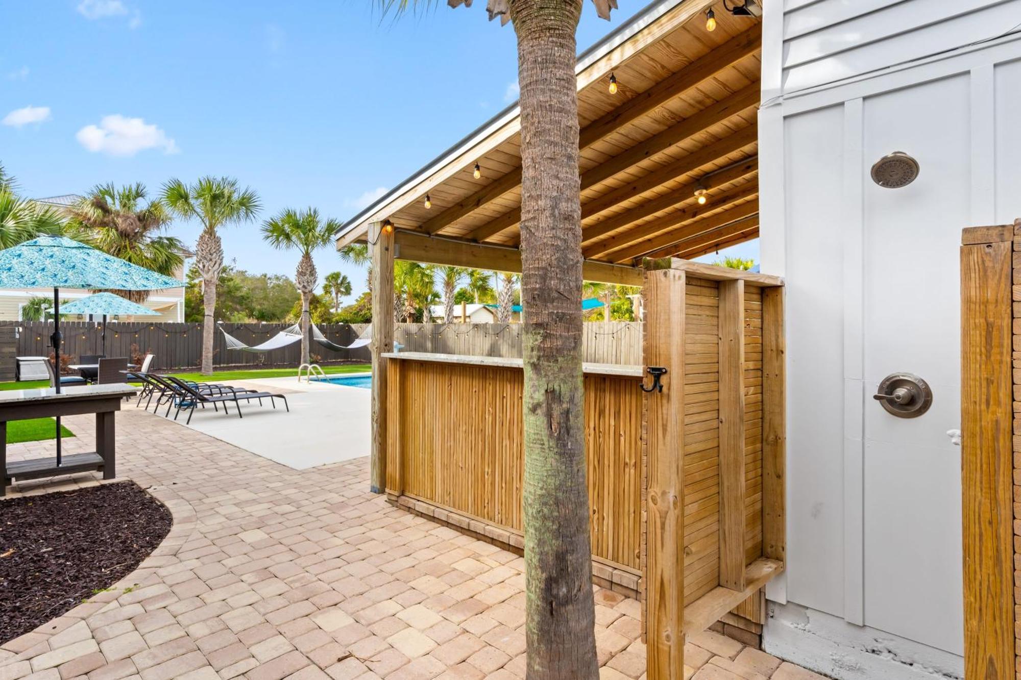 Dolphin By Avantstay 2 Mins Walk To W Pool Large Outdoor Entertaining Area Destin