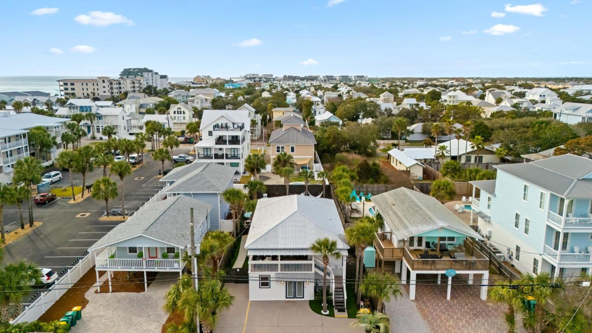 Dolphin By Avantstay 2 Mins Walk To W Pool Large Outdoor Entertaining Area Destin