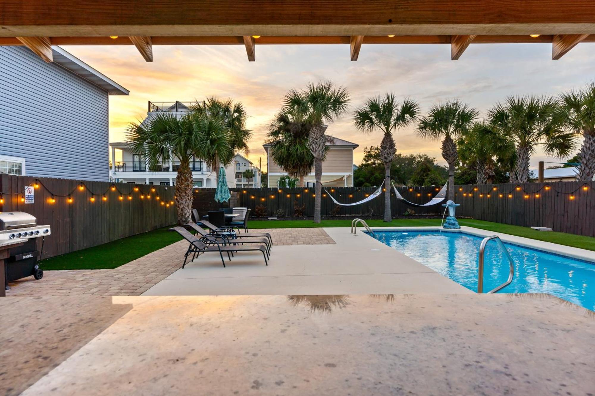 Dolphin By Avantstay 2 Mins Walk To W Pool Large Outdoor Entertaining Area Holiday home *