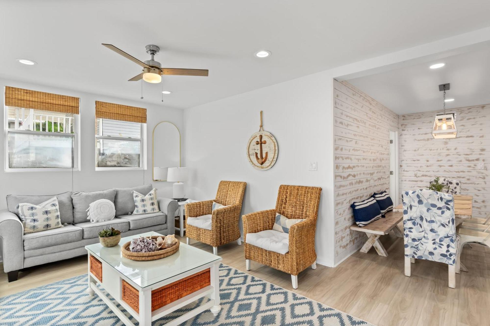 Holiday home Dolphin By Avantstay 2 Mins Walk To W Pool Large Outdoor Entertaining Area Destin