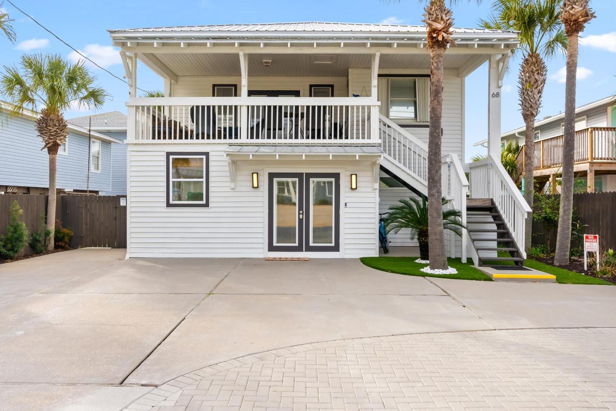 Holiday home Dolphin By Avantstay 2 Mins Walk To W Pool Large Outdoor Entertaining Area