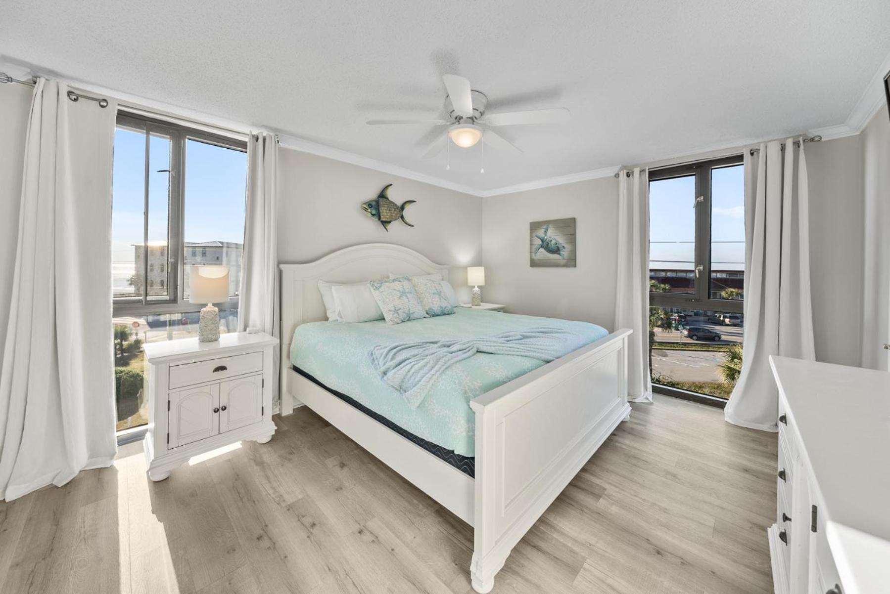 Coastal Tides At Enclave 403a