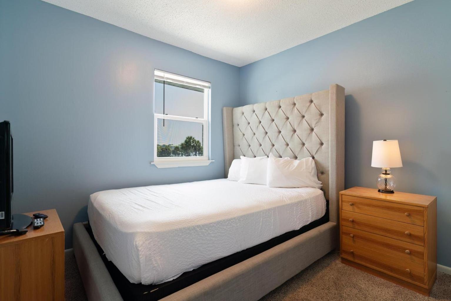 Canal Place Unit 8 Harbor Views With Boat Dock