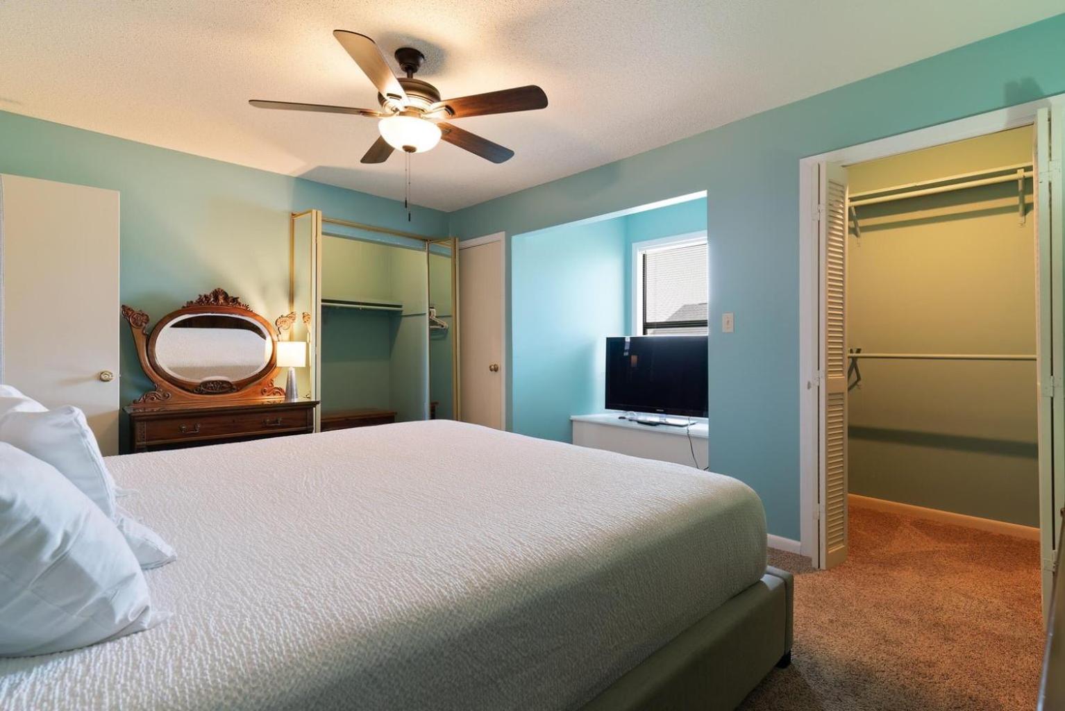 Canal Place Unit 8 Harbor Views With Boat Dock Holiday home *