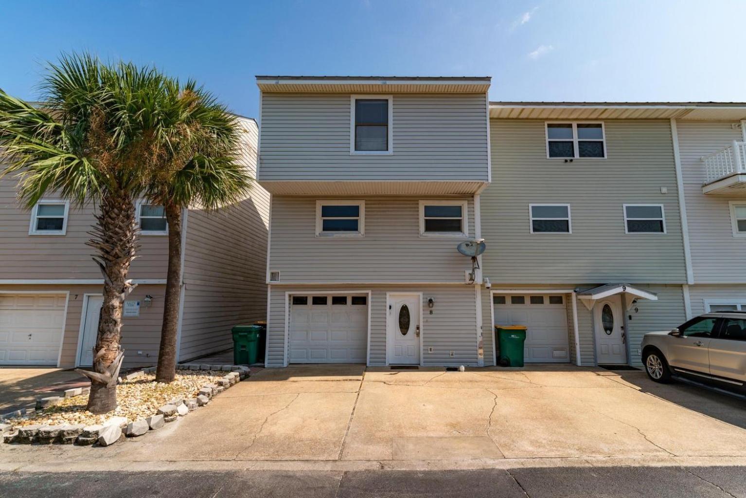Canal Place Unit 8 Harbor Views With Boat Dock *