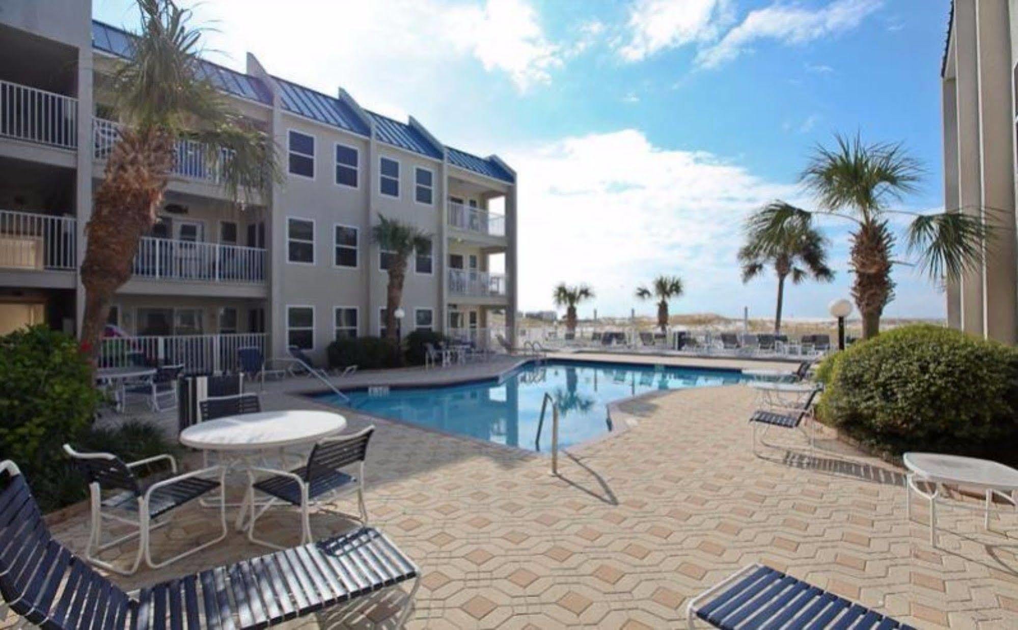 Poolside By Isle Hotel