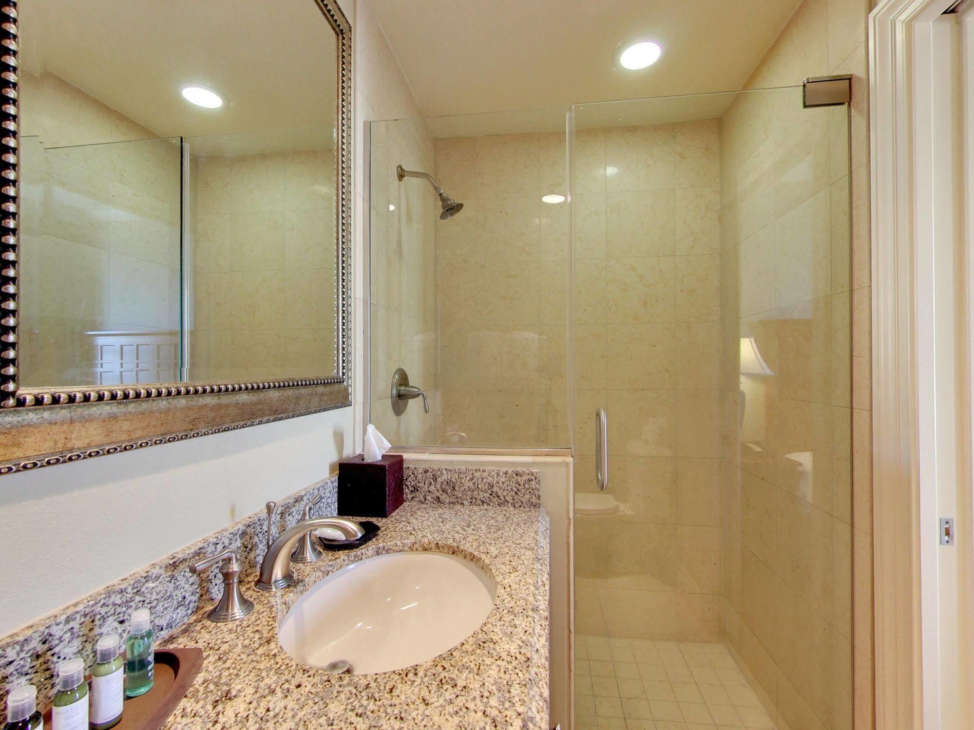 Emerald Grande At Harborwalk Village Hotel