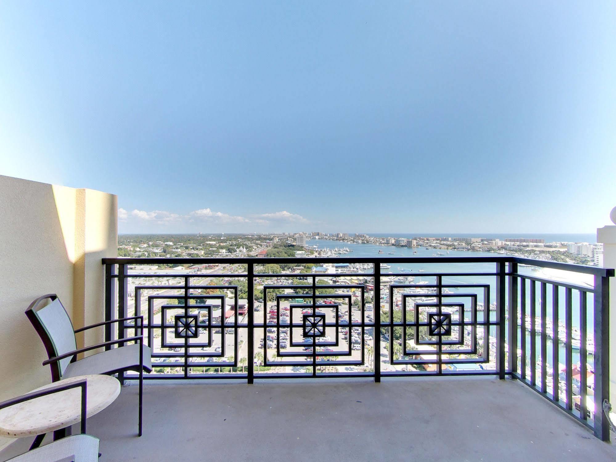Emerald Grande At Harborwalk Village Hotel Destin
