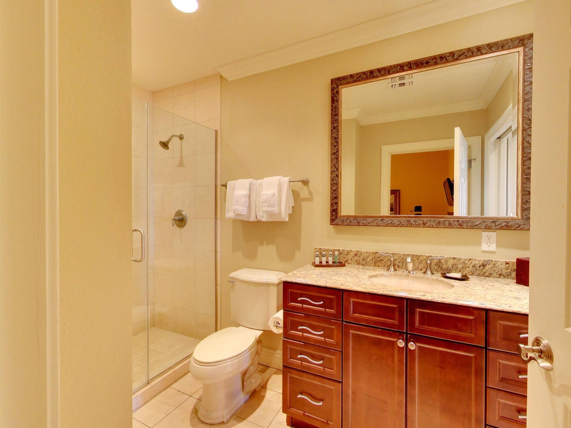 Emerald Grande At Harborwalk Village Hotel 3*