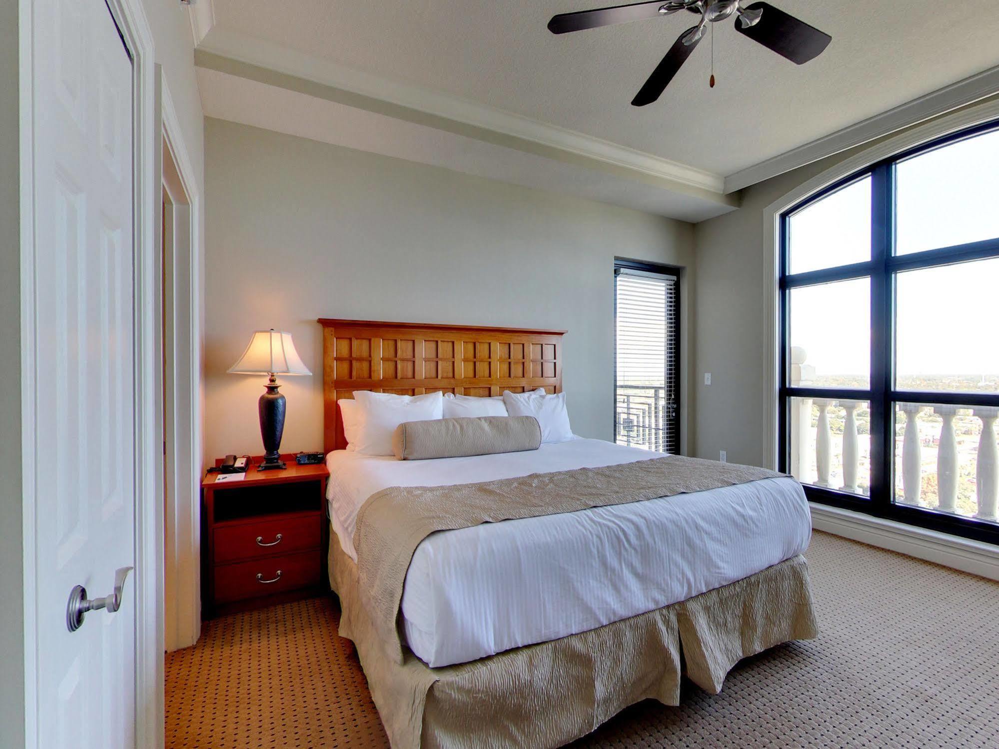 Emerald Grande At Harborwalk Village 3*