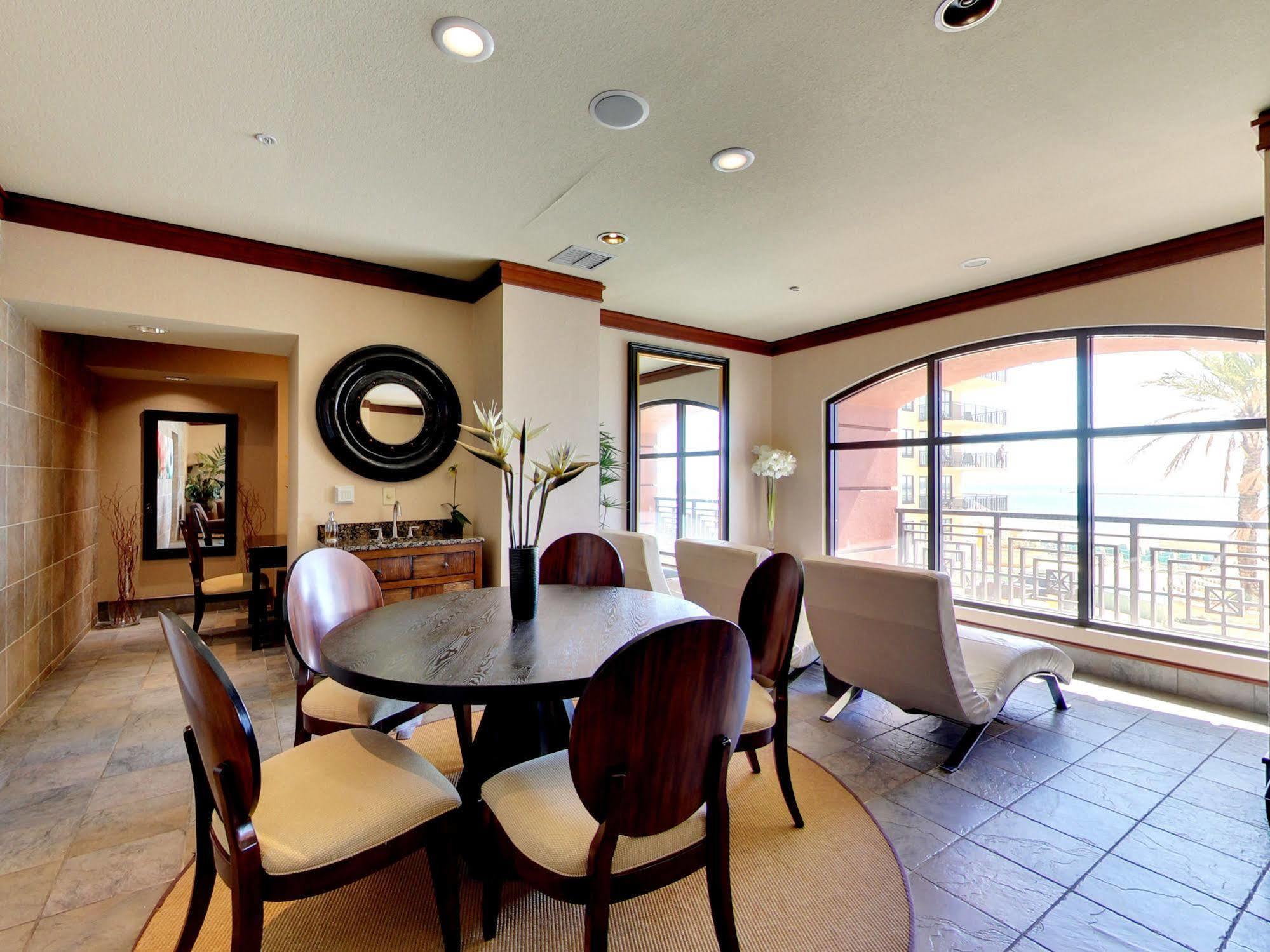 Emerald Grande At Harborwalk Village 3*