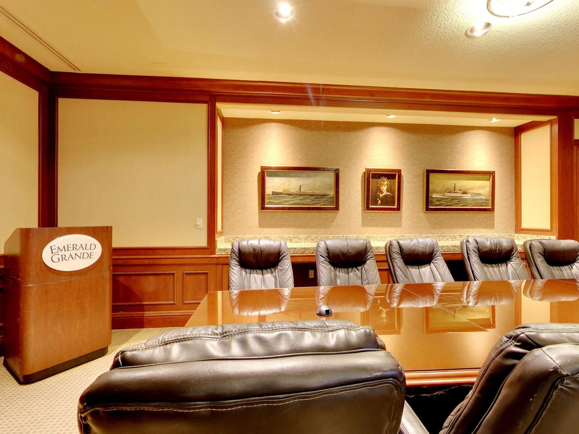 Emerald Grande At Harborwalk Village 3*