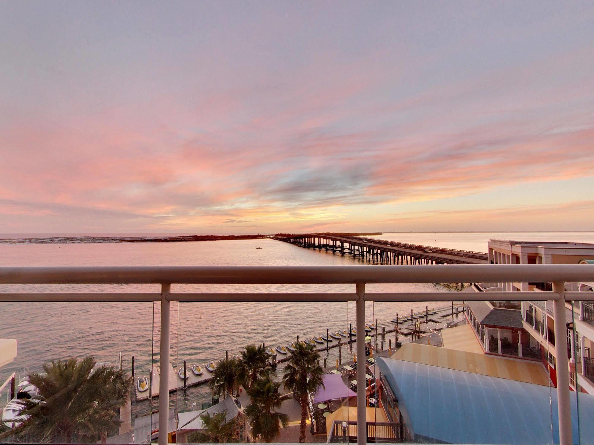 Emerald Grande At Harborwalk Village Hotel Destin
