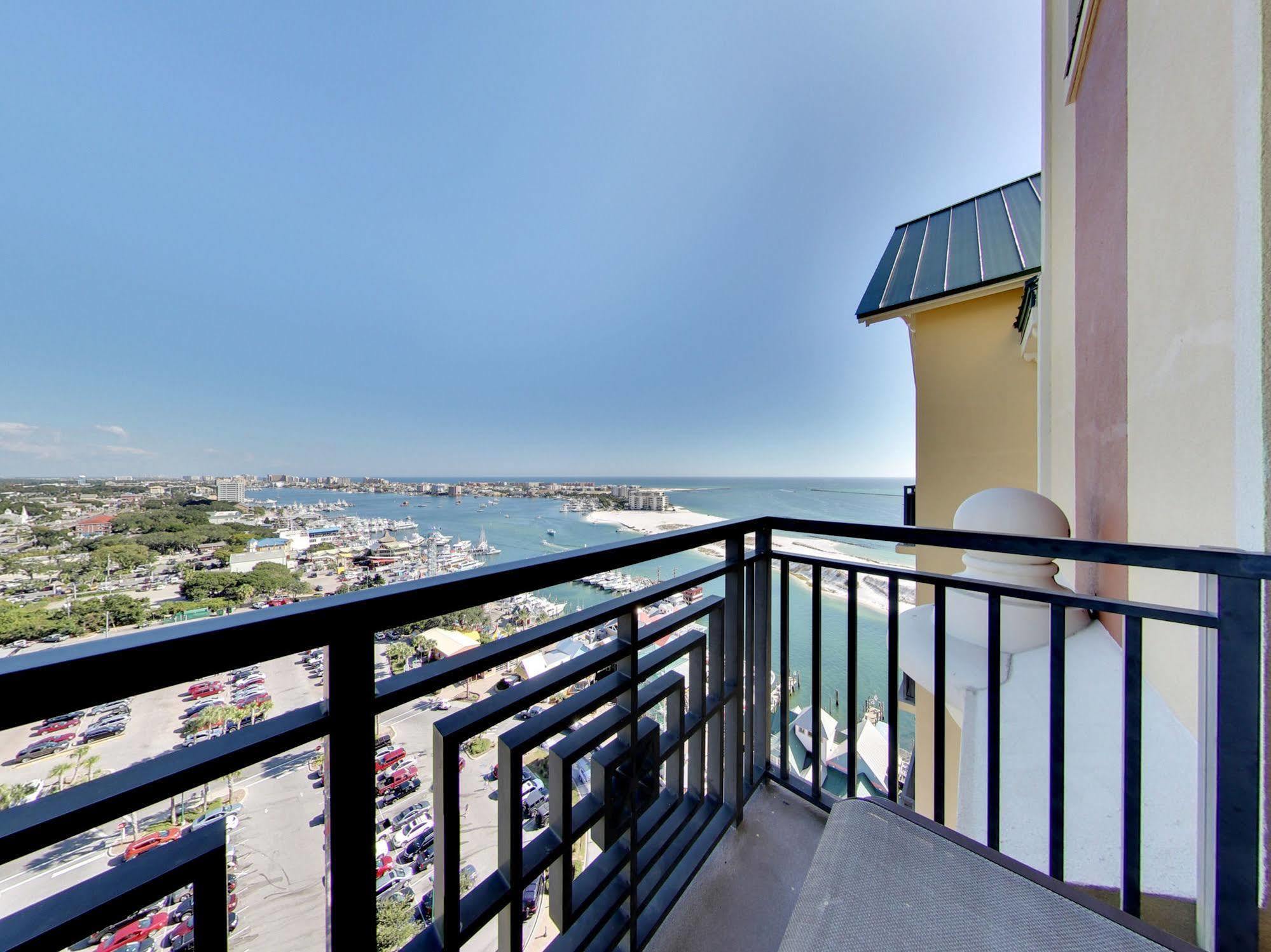 Emerald Grande At Harborwalk Village Hotel