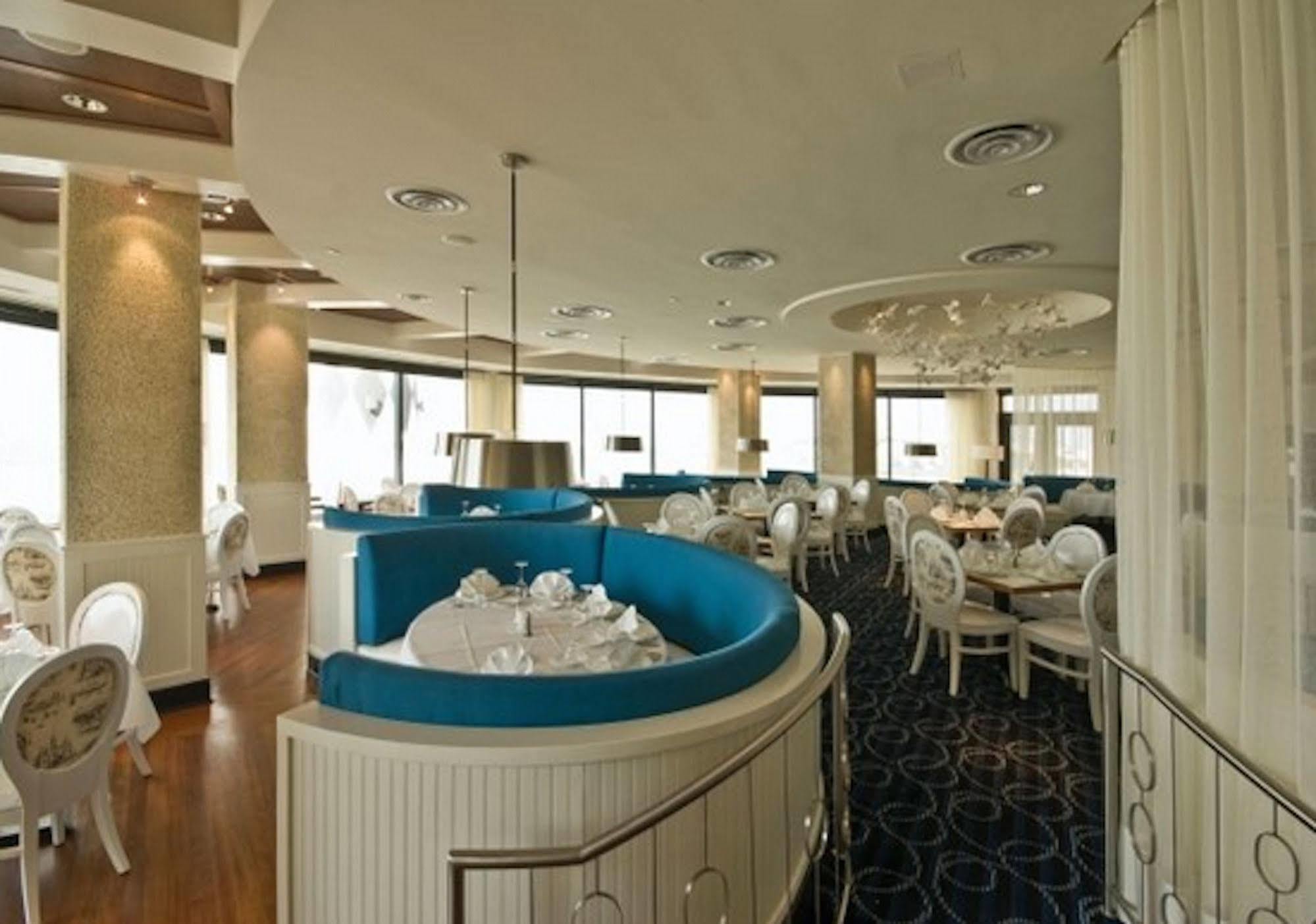 Emerald Grande At Harborwalk Village 3*