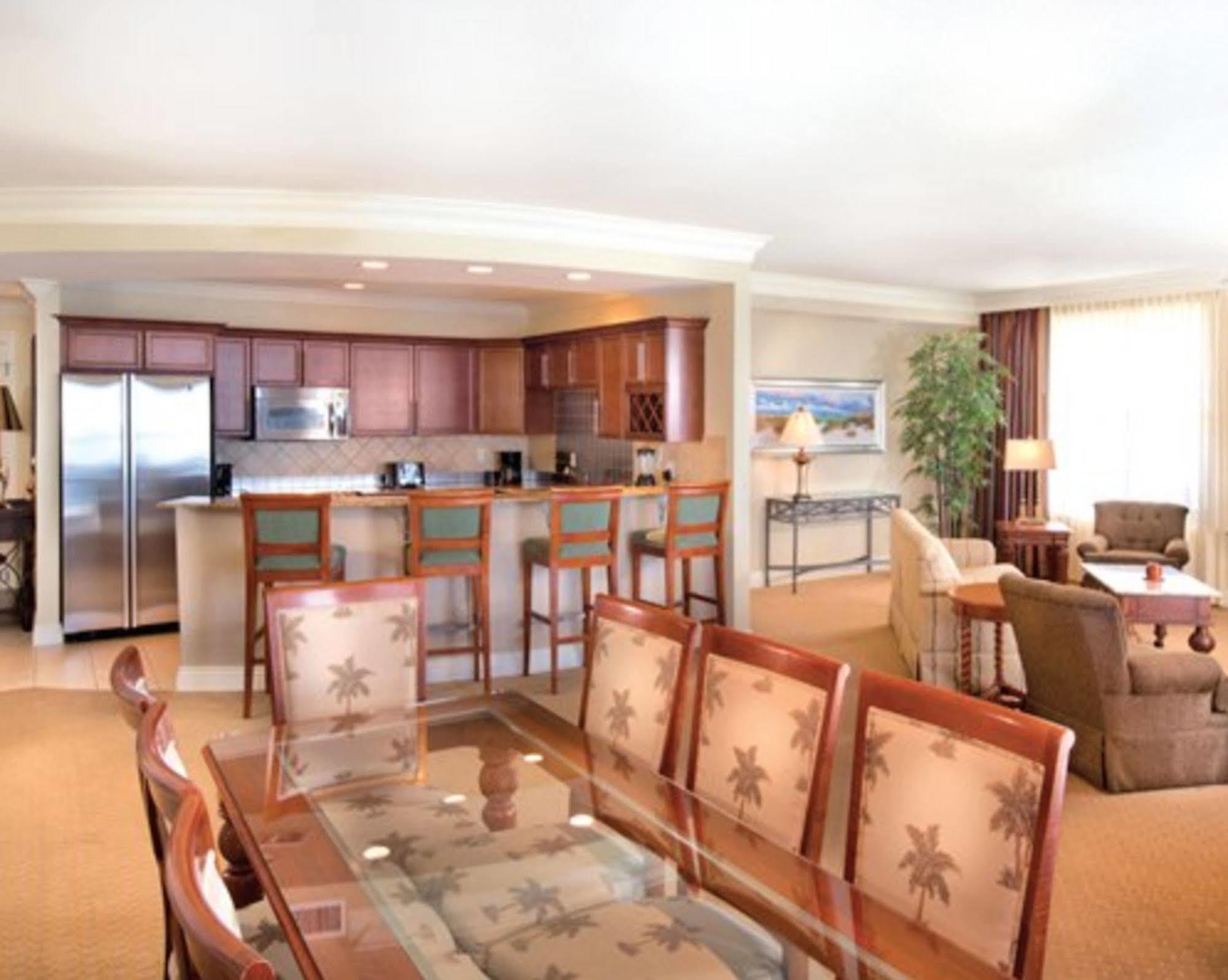 Hotel Emerald Grande At Harborwalk Village