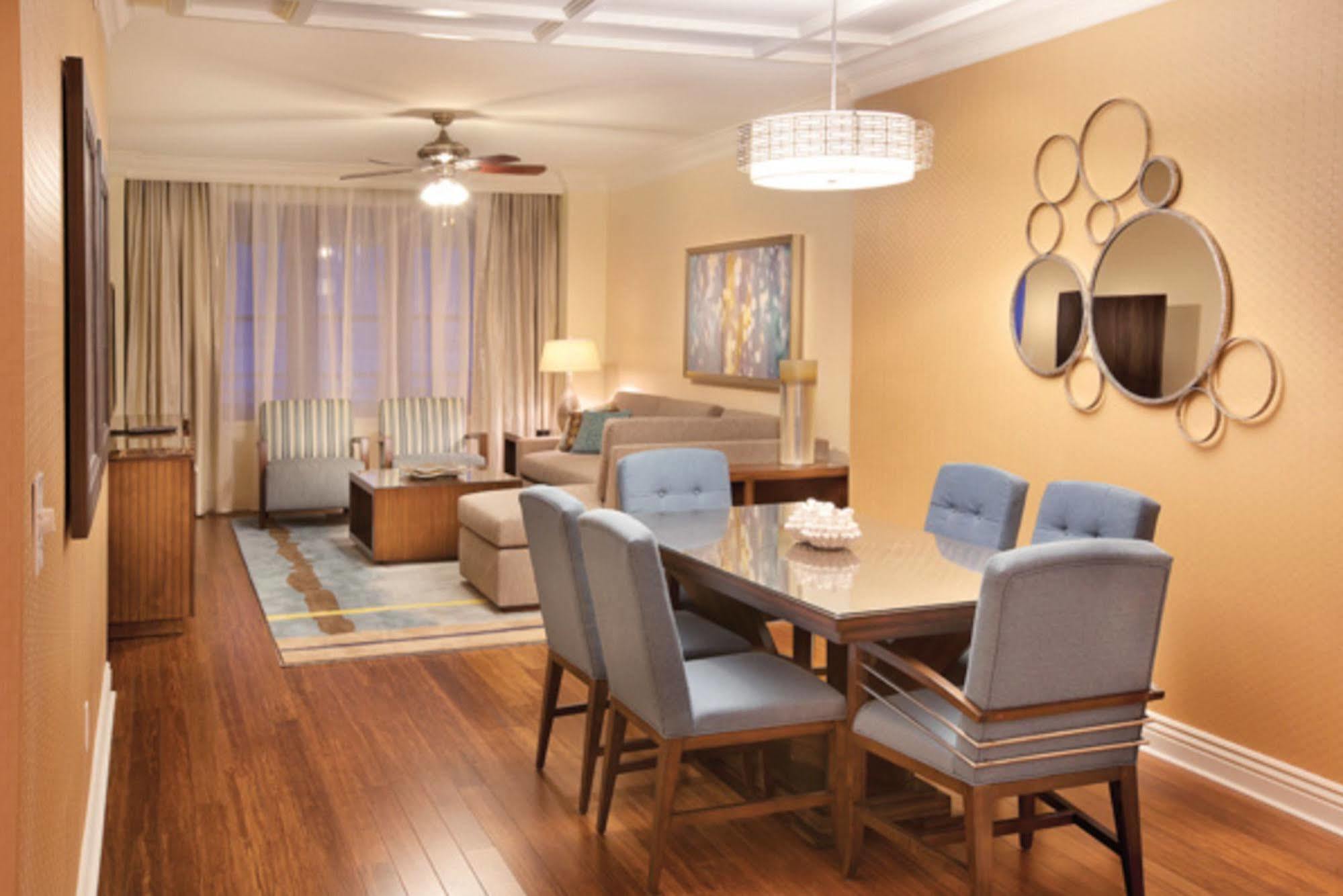 Emerald Grande At Harborwalk Village 3* Destin