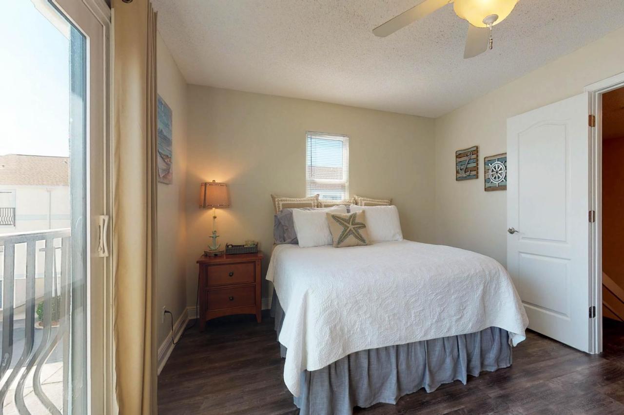 Costa Vista Townhomes #18 *