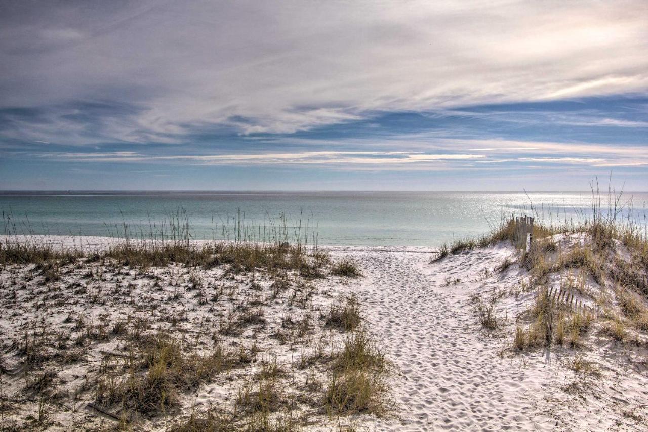 Airy With Pool - Walk To Private Beach! * Destin
