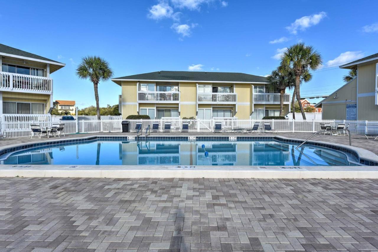 Cozy With Shared Pools And Access! *