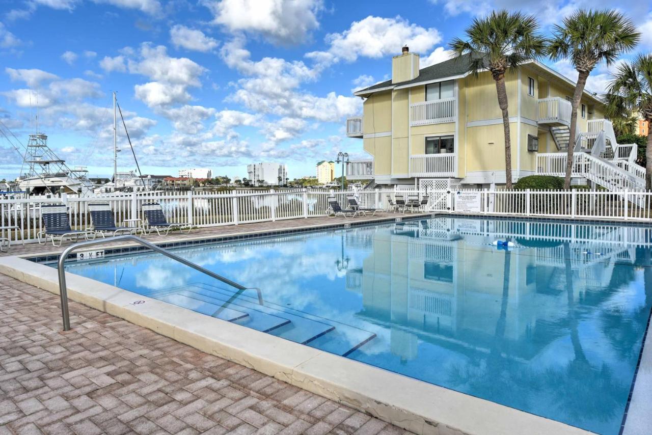 Apartment Cozy With Shared Pools And Access!