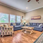 Luxurious Alerio Condo - Steps To Private Beach!