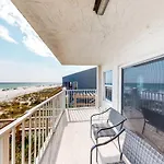 Cabana Club 208