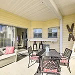 Coastal Condo With Pool - Walk To Destin Beach!