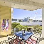 Coastal Condo With Pool - Walk To Destin Beach!