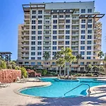 Studio With Pool Access - Walk To Miramar Beach!