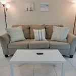 Cozy 1Br Condo With Pool And Gym Centrally Located
