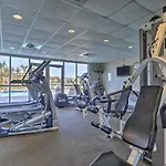 High-Rise Destin Condo With Balcony And Pool View