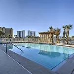 High-Rise Destin Condo With Balcony And Pool View