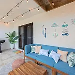 3Bd/3Ba+Gameroom. Pool. Walk 2 Beach