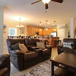 Amazing 4 Bedroom Vacation Home In The Villages Of Crystal Lakes