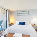 Bayside 6870