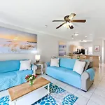 Beach House 5Min Walk To Beach, Pool, Close To Shops And Activities