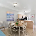 Beach House 5Min Walk To Beach, Pool, Close To Shops And Activities