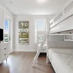 Majestic 3-Story Home Near Beach, Free Wi-Fi, Community Pool And Bbq Access
