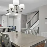 Updated Townhome W/Pool, Walk To The Beach