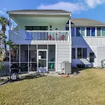 Updated Townhome W/Pool, Walk To The Beach