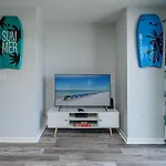 Comfy Beach Apt In Central Location