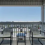 Comfy Beach Apt In Central Location