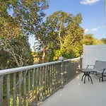 Helena\'S Place, Fully Renovated Exclusive End Unit Townhouse