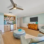 Beach Service! Pet Friendly! Blue Surf 9!